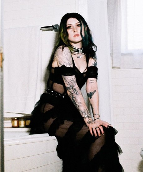 Mothica actrice sexy images