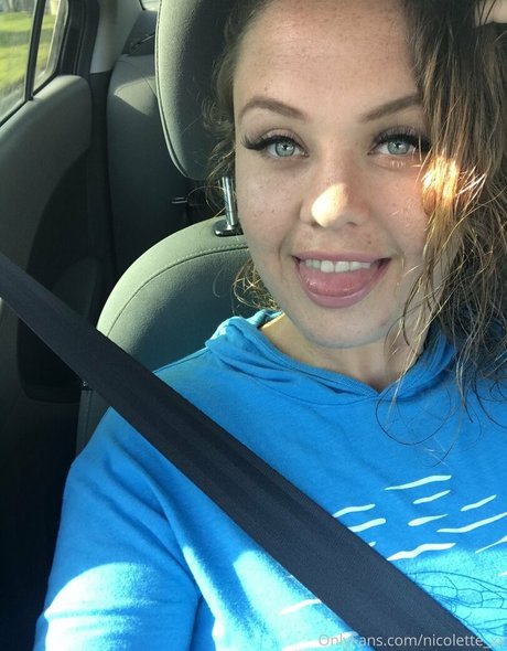 nicolette xx modèle érotique collection