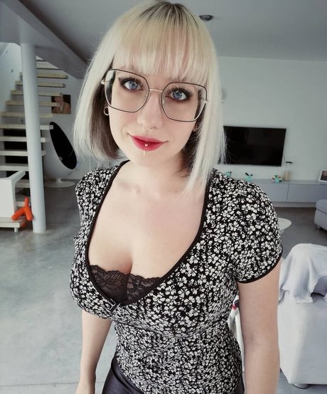 Methvespertine star du porno parfaite image