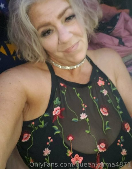 mamelons gonflés onlyfans jolie adulte des photos