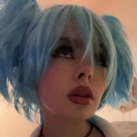 Addison Riecke mannequin images