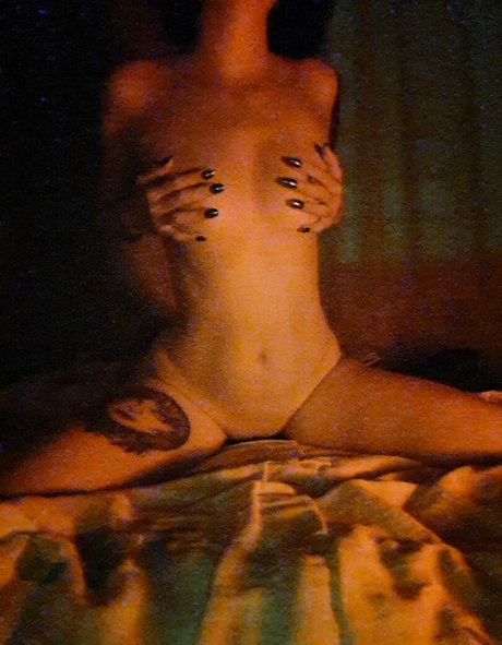 Darkersidejewel art de star du porno image