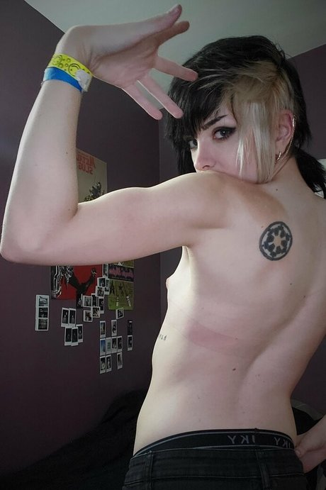 futchgod modèles nus des photos