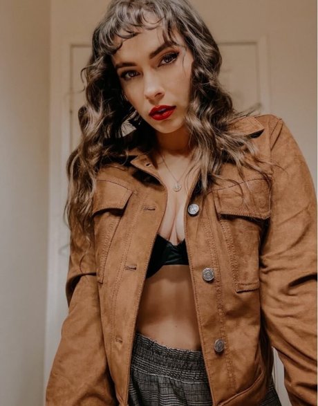 Justseum modèle adulte photo