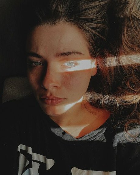 Justseum modèle pornographique archive