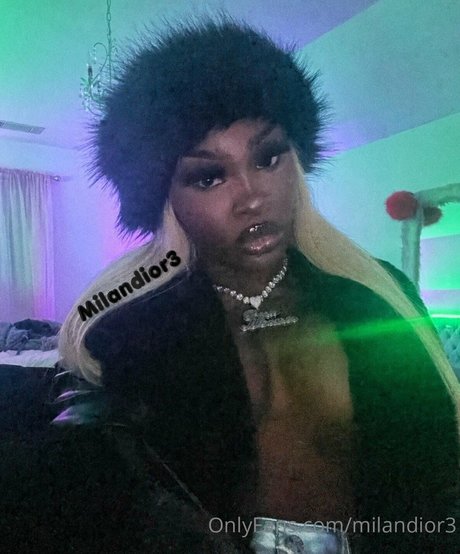 Milan Dior étoile nue img