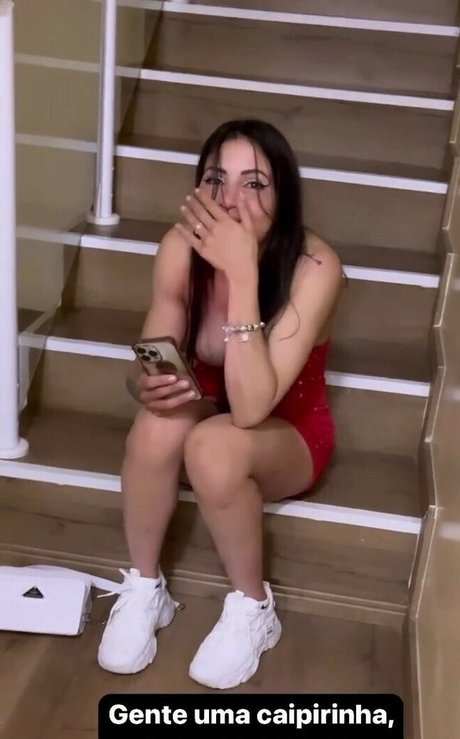 Polyana Viana modèle chaud galerie