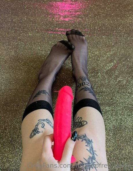 foxyvipfree page mannequin photo