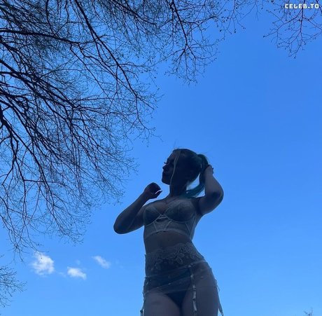 Sunnygreen actrice chaude galeries