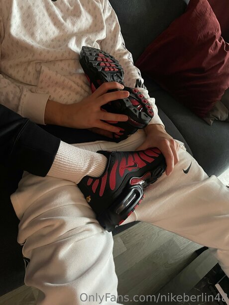 Nikeberlin48 modèle chaud images