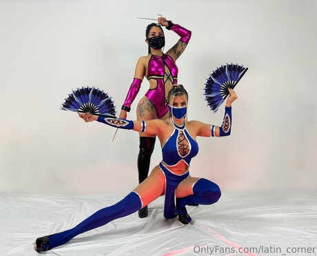 Latin Corner modèle pornographique images