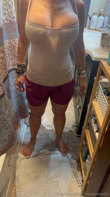 Moxiepowers actrice artistique des photos