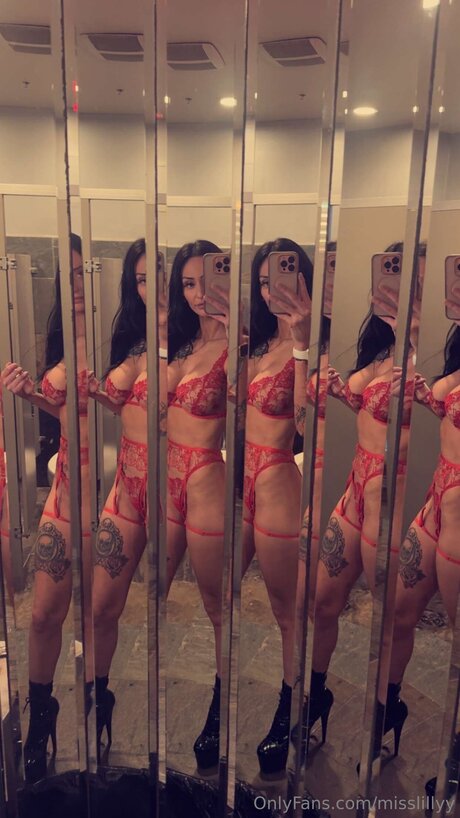 Misslillyy joli modèle des photos