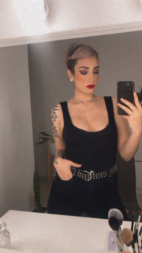 Miss Venus xxx étoile photos