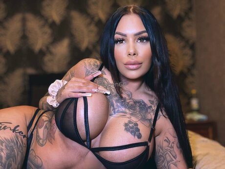 Megan 66 étoile adulte image