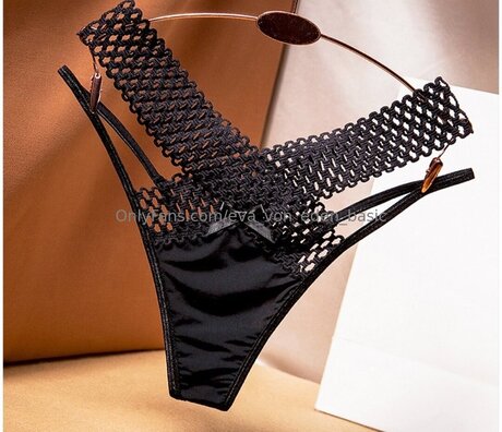 Eva Von Eden Basic étoile nue des photos