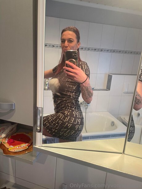 Yvonne Black star du porno chaud archive