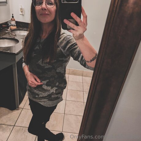 U445532880 actrice érotique galerie