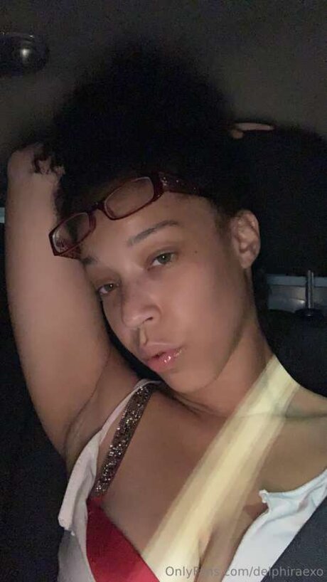 Delphiraexo modèle xxx des photos