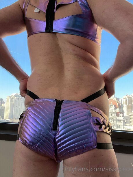 Sissycece étoile nue images