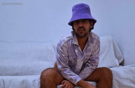 Quenomirees nus étoiles image