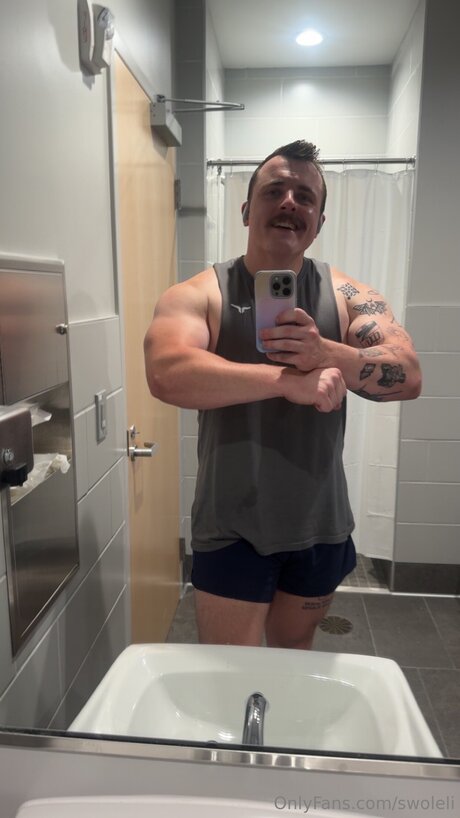 fans de muscle trans uniquement nu en haute qualité des photos