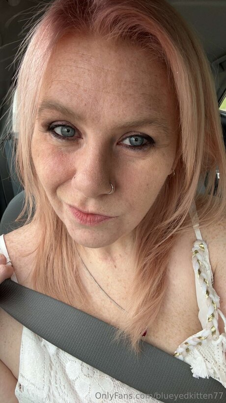 Blueyedkitten77 actrice porno image