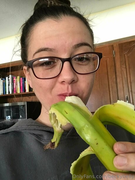 Beckybelly actrice nue img