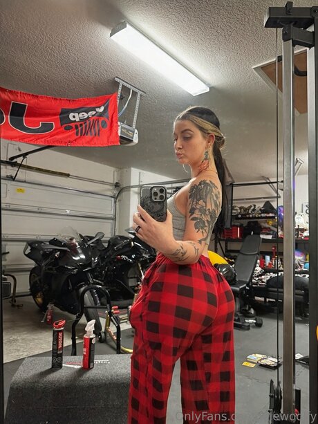 Lelewoolfy actrice chaude collection