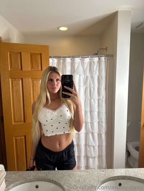 Ashley Davis modèle chaud galerie