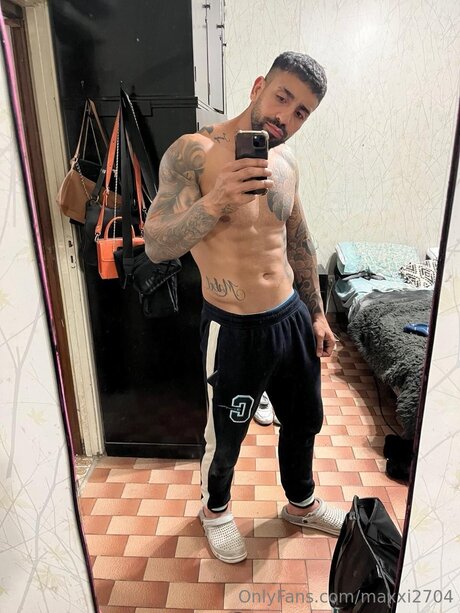 Maxxi2704 modèle sexy des photos