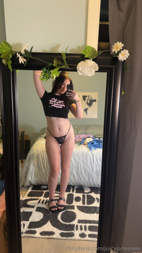 Juicyjaneeeee actrice adulte des photos