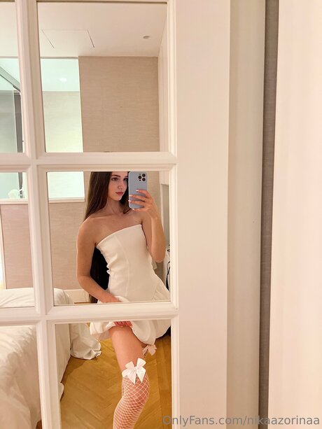 Nikaazorinaa étoile sexy galeries