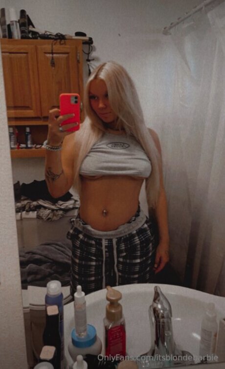 Itsblondebarbie modèle sexy photo