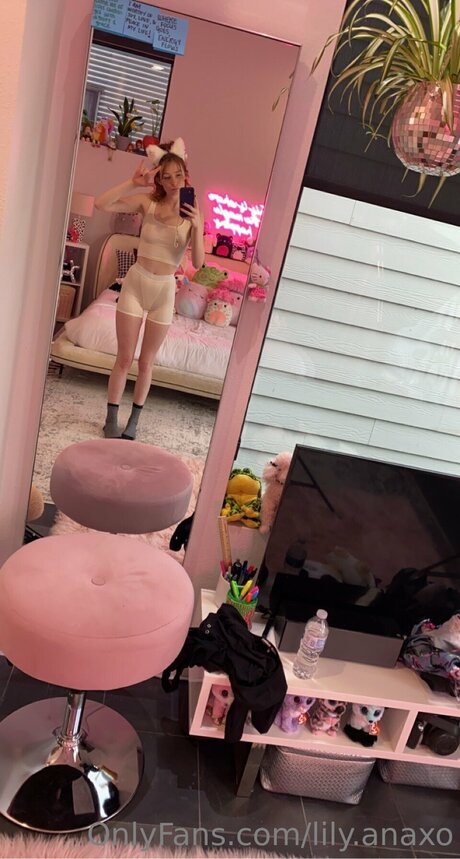 Lily Anaxo modèle chaud collection