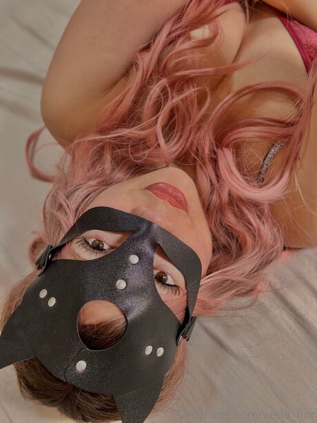 Veda Flor modèle porno image