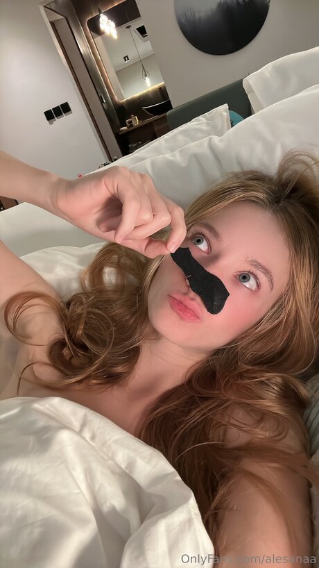 Alesanaa actrice sexy image