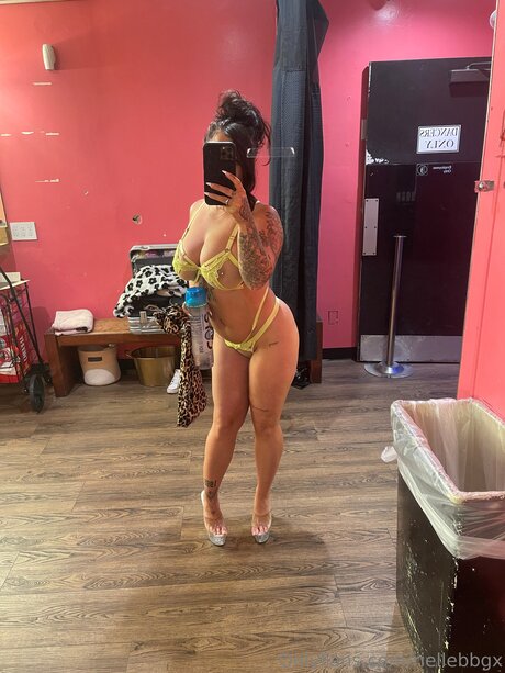 Riellebbgx modèle parfait photo