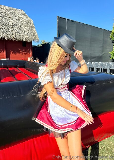 Nasta Nastenka modèle érotique images