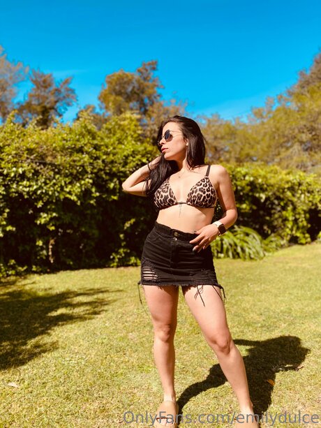 Emilydulce modèle chaud images