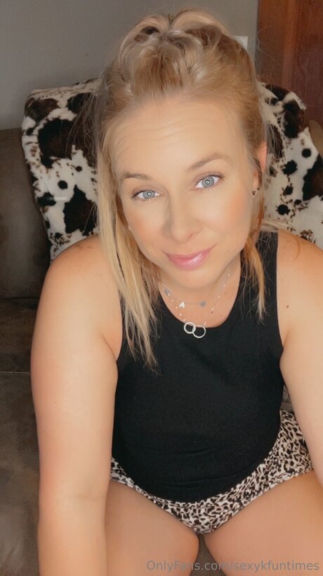 Sexykfuntimes actrice de sexe images