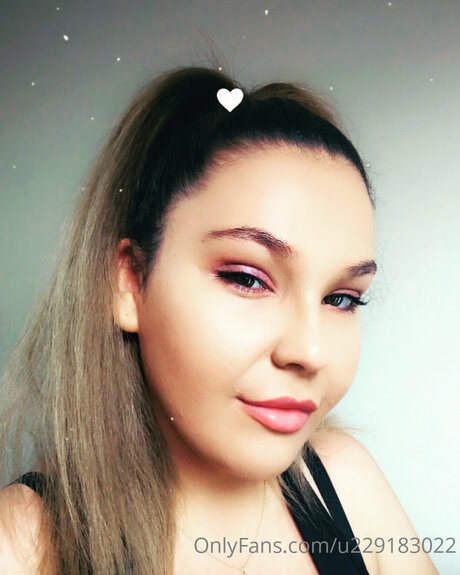 U229183022 actrice de grande qualité images