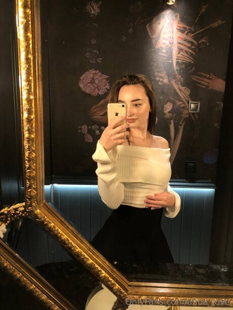 Afina Love star du porno de haute qualité galeries