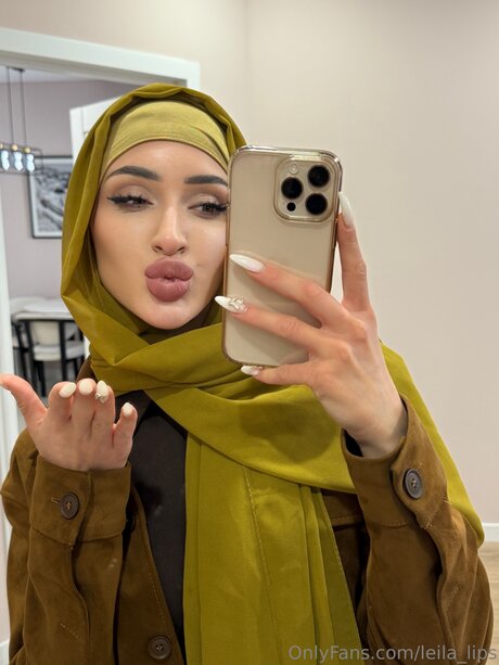 Leila Lips modèle sympa photo