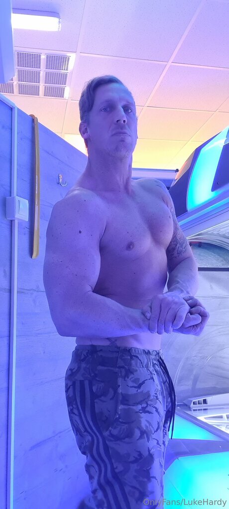 Lukehardy modèle nu image