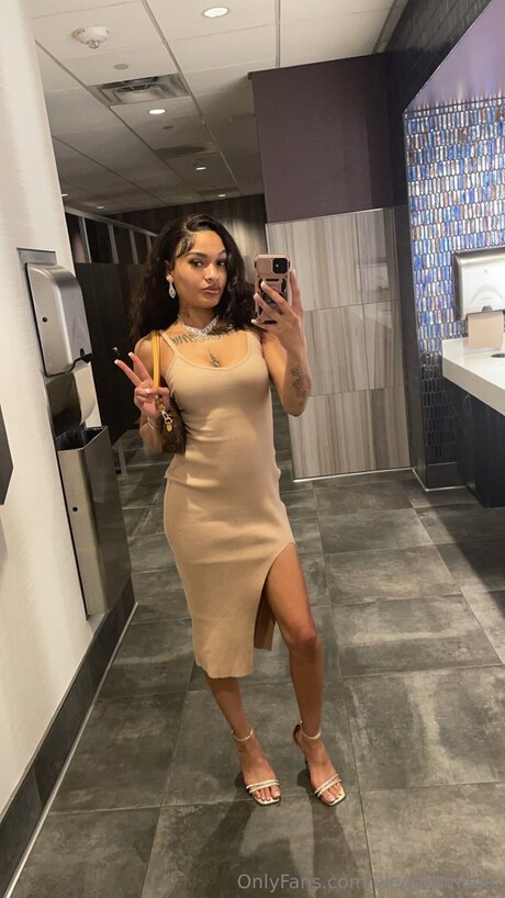 Elegantmagic modèle exclusif archive