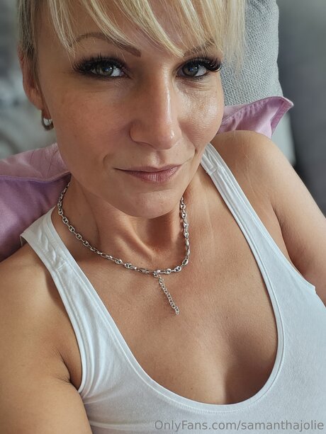 Samanthajolie nus de stars du porno img