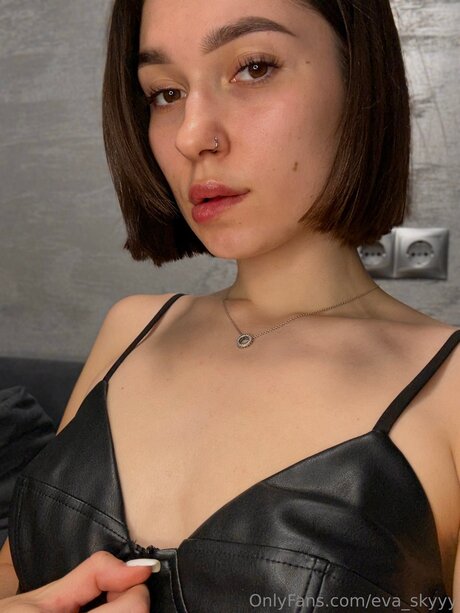 Eva Skyyy actrice libre des photos