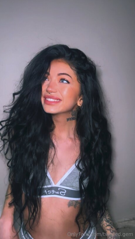 Twisted Gem actrice parfaite photos