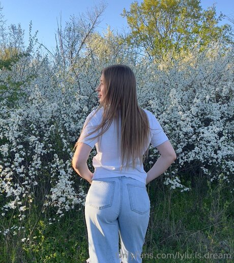 Lily Karamelka star du porno gratuit image